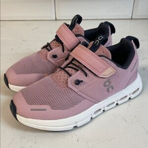 On Running Cloud Play Kids Athletic Shoes Size 13 Zephyr / White Girls Trainers